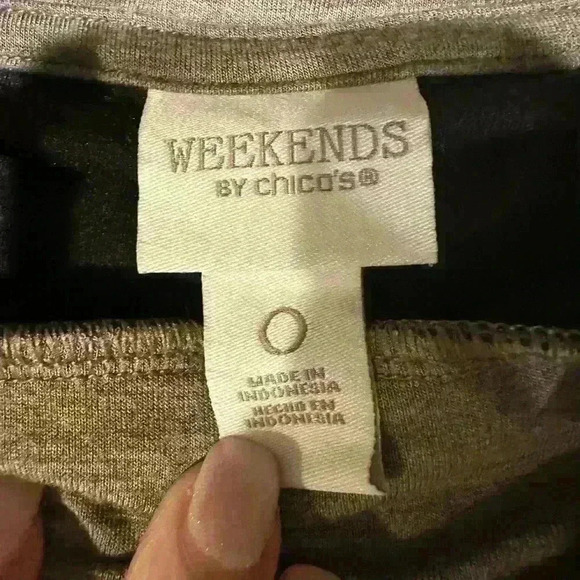 Weekends by Chico Bell Sleeve Knit Top Size 6 (Chico’s Size 0) - Picture 3 of 3